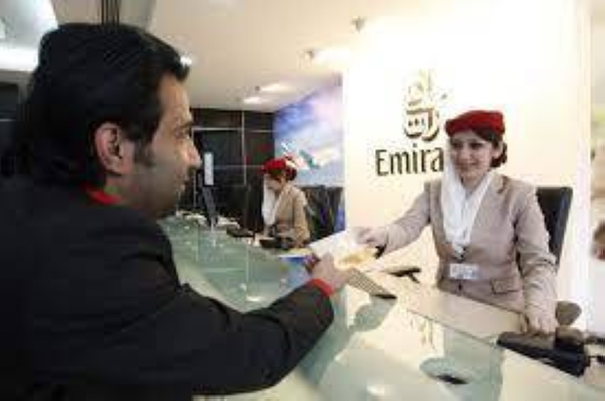 ارتفاع الطلب يقلّص الفجوة بين أسعار تذاكر الطيران التجاري والاقتصادي بالإمارات