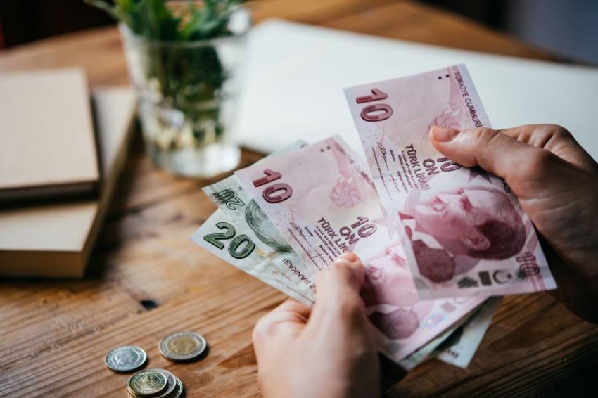 الليرة التركية تشهد تعافياً جزئياً