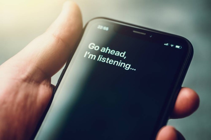 لمساعدة ضعاف البصر.. أبل تعيد مزايا سيري في iOS 15.2