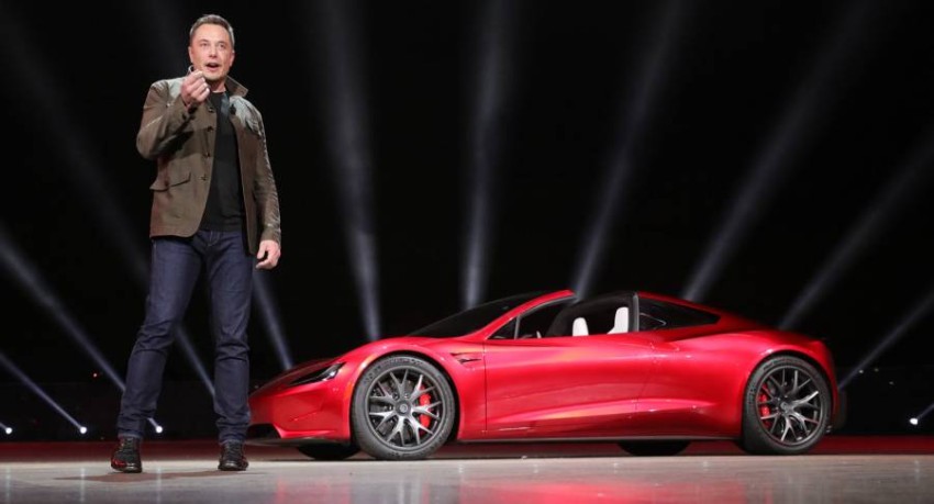 على الرغم من انخفاض أسهم Tesla ، من المتوقع أن تزداد ثروة Elon Musk في عام 2022