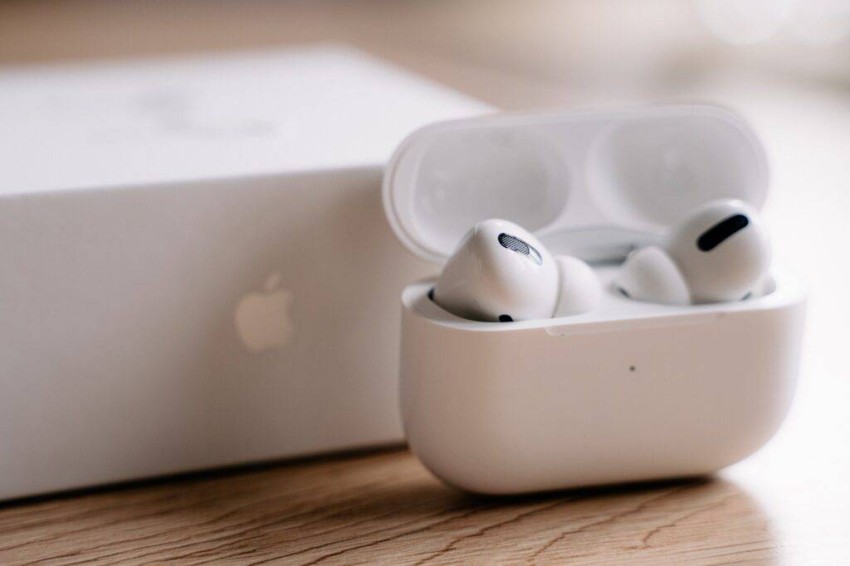 قد يقوم iPhone بشحن سماعات الرأس من خلال شاشته