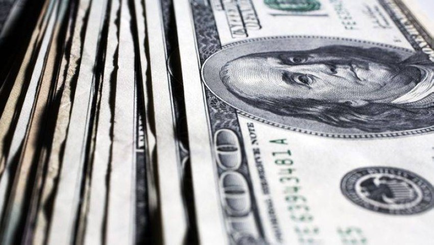 ينخفض ​​الدولار وسط بيانات التوظيف الأمريكية الضعيفة