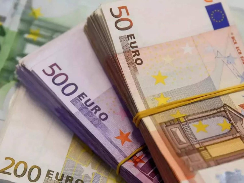 البورصات الأوروبية تتحسن وتتوقع التطورات في أوكرانيا