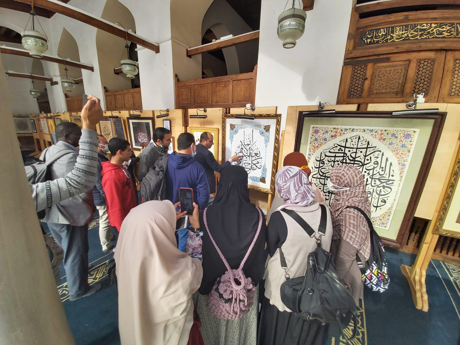 الجامع الأزهر يحتضن فن الخط العربي |  الصور