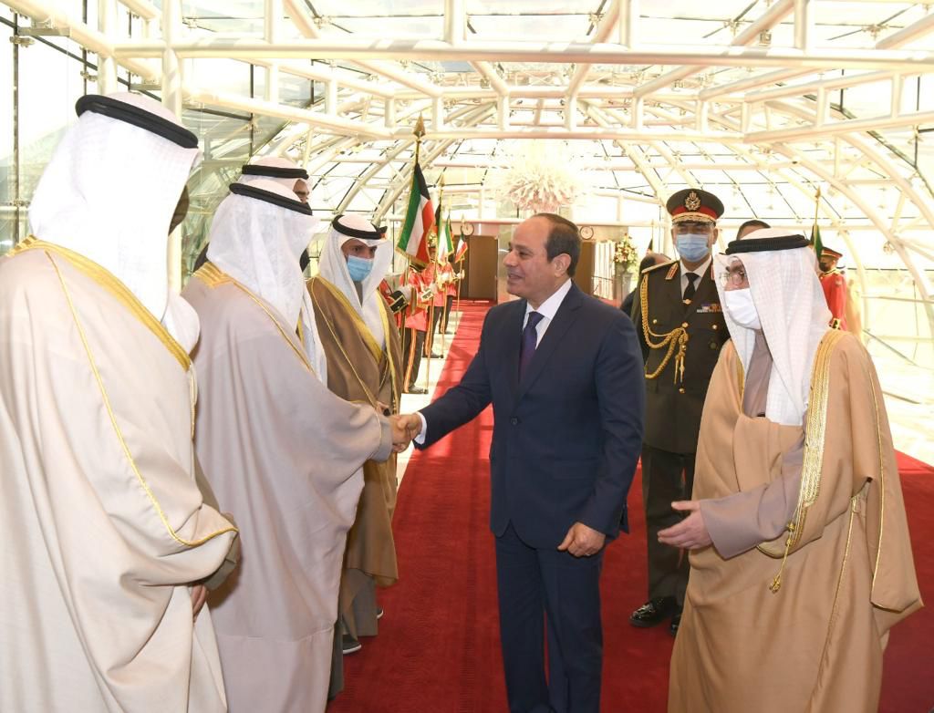 القمة “المصرية الكويتية” في قصر بيان بالكويت تتصدر اهتمام الصحف ..