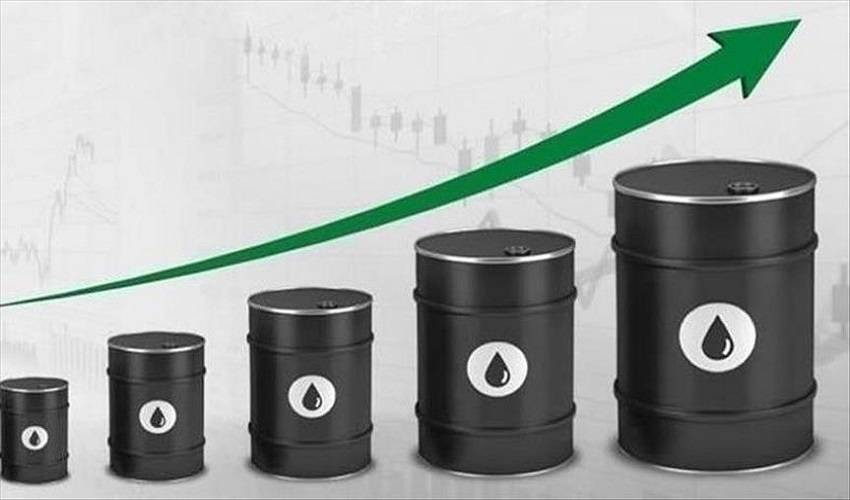 النفط يرتفع مدعوماً بقلة العرض والانتعاش بعد الوباء