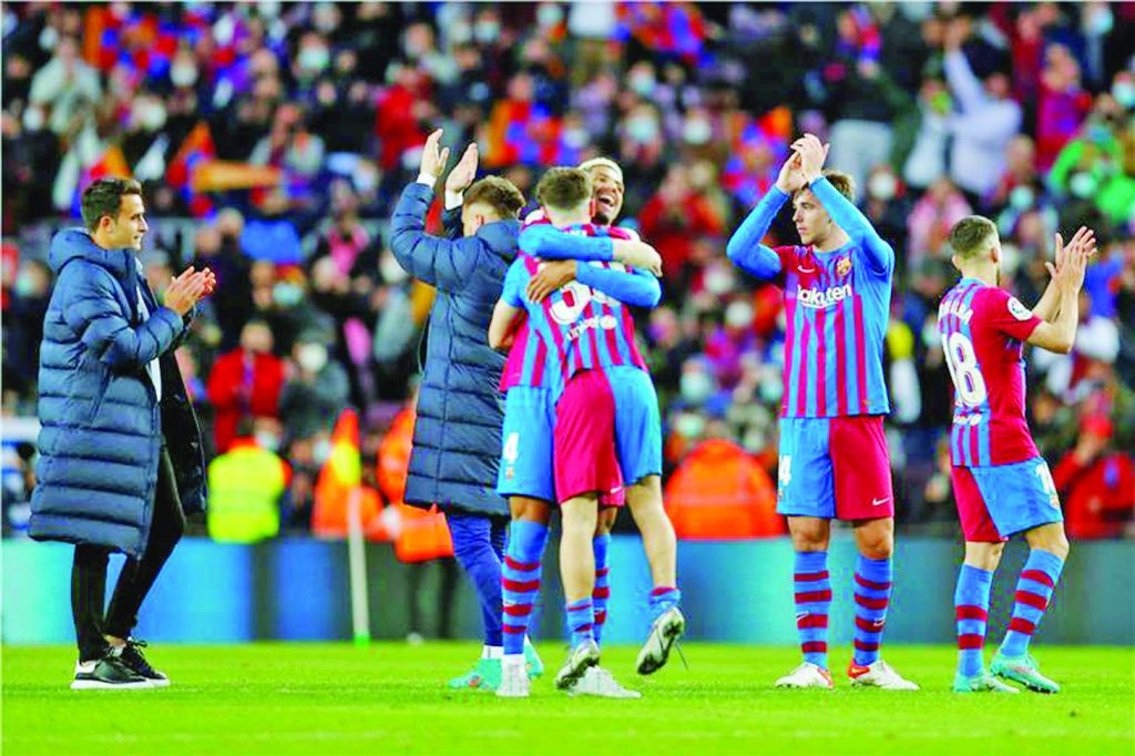 برشلونة يسحق أتلتيكو مدريد 4-2 3 يسحق أتلتيكو مدريد 4 2