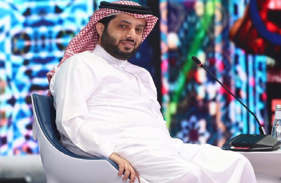 تركي آل الشيخ رئيس هيئة الترفيه السعودية يصل القاهرة