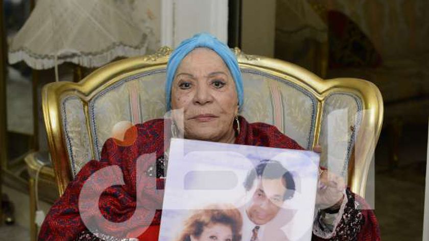تفاصيل آخر ظهور للفنانة عايدة عبد العزيز: “ألزهايمر استطاع أن يتذكرها” (فيديو) – فن