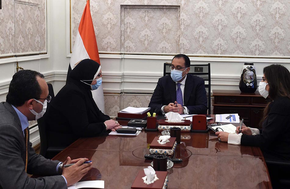 رئيس مجلس الوزراء يتابع مع نيفين جامع عدد من مشاريع وخطط وزارة التجارة والصناعة |  صورة فوتوغرافية