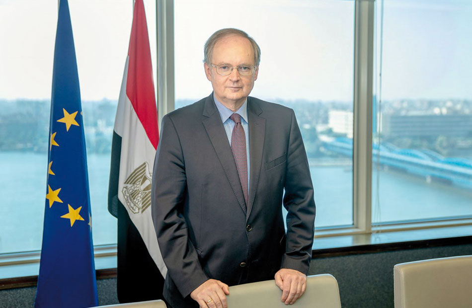 سفير الاتحاد الأوروبي يشيد بجهود الحكومة المصرية لتحقيق الشمول المالي في إطار تمكين المرأة