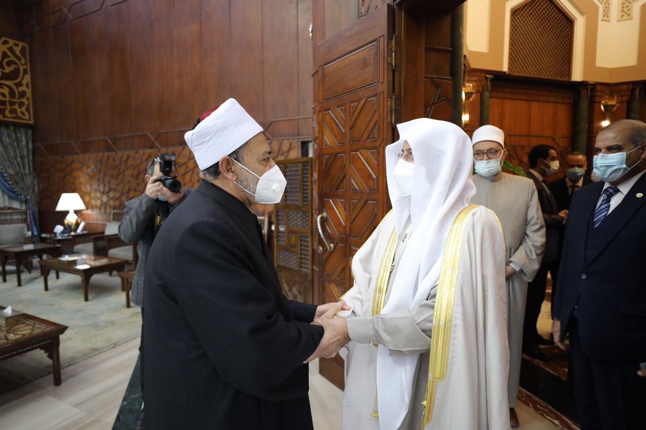شيخ الأزهر يلتقي وزير الأوقاف السعودي ويؤكد عمق العلاقات والتنسيق المتبادل |  صورة فوتوغرافية