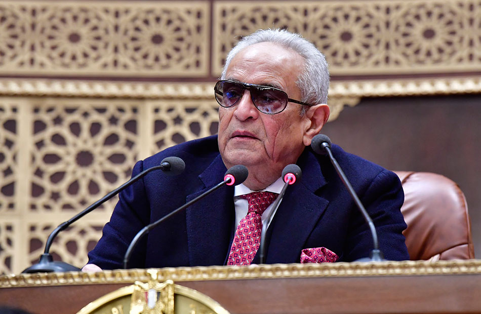 قانون العمل الجديد .. المواد المنظمة للإجازات العارضة والإجازات والمرضى