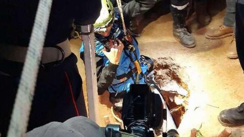 مأساة الطفل ريان .. سقط في بئر بعمق 32 مترا بالمغرب ومحاولات لإنقاذه – العالم نيوز