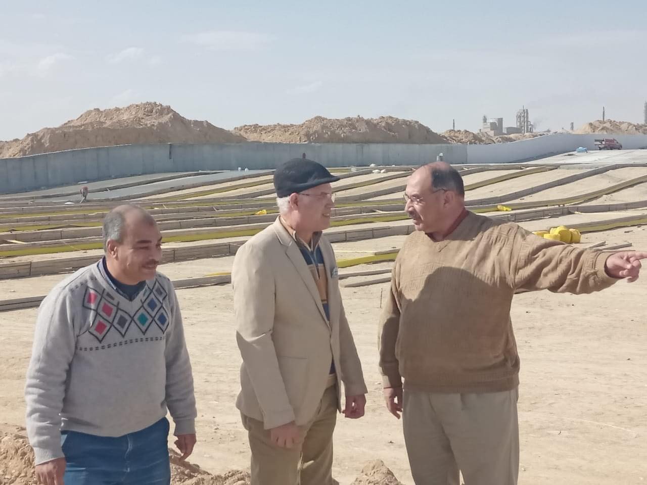 مدير معهد الموارد المائية يتفقد عدد من مشروعات الحماية من أخطار السيول بالسويس |  صورة فوتوغرافية