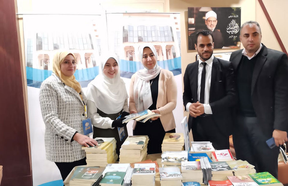 مرصد الأزهر يشارك في الملتقى الأول لإعداد الكوادر الطلابية بجامعة الأزهر بعدد من إصداراته العلمية |  الصور