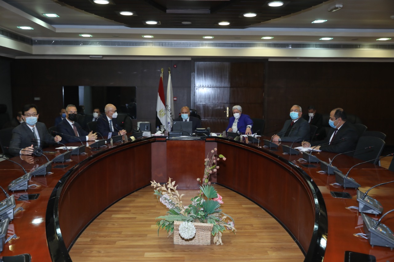 ممثل شركة “تشاينيز هوتشيسون”: الخطوط الملاحية الدولية أبدت رغبتها في الاستثمار في مصر والمفاوضات جارية