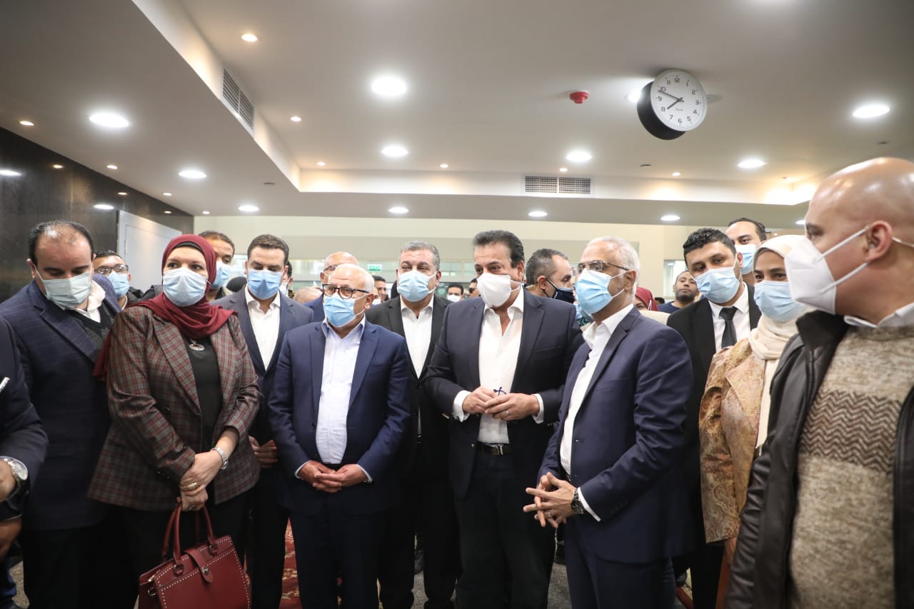 وزير التعليم العالي ومحافظ بورسعيد يتفقدان مستشفى جامعة بورسعيد |  الصور