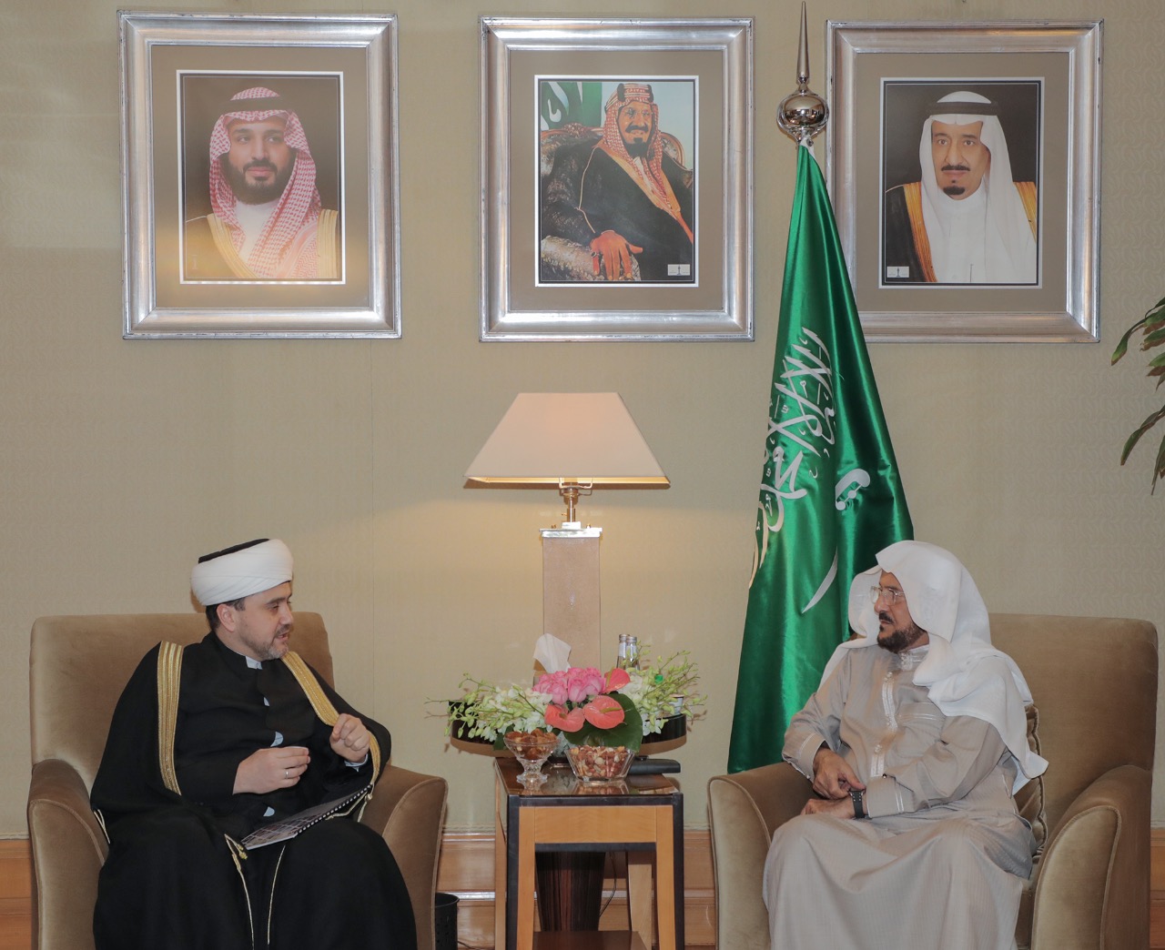 وزير الدعوة والإرشاد السعودي يلتقي نائب رئيس الإدارة الدينية لمسلمي روسيا في القاهرة |  صورة فوتوغرافية