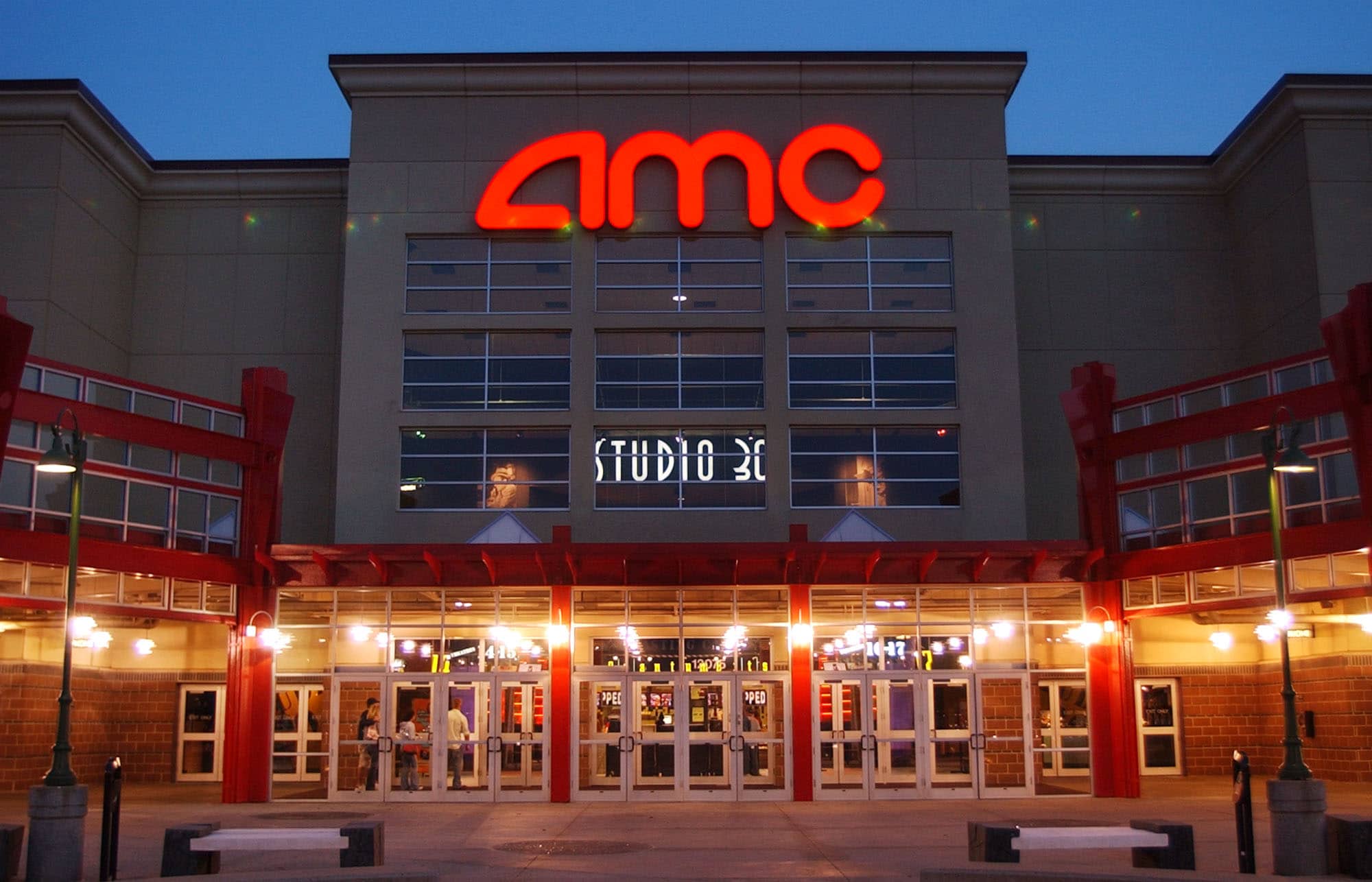 تقبل مسارح AMC الآن رسميًا Shiba Inu و Dogecoin