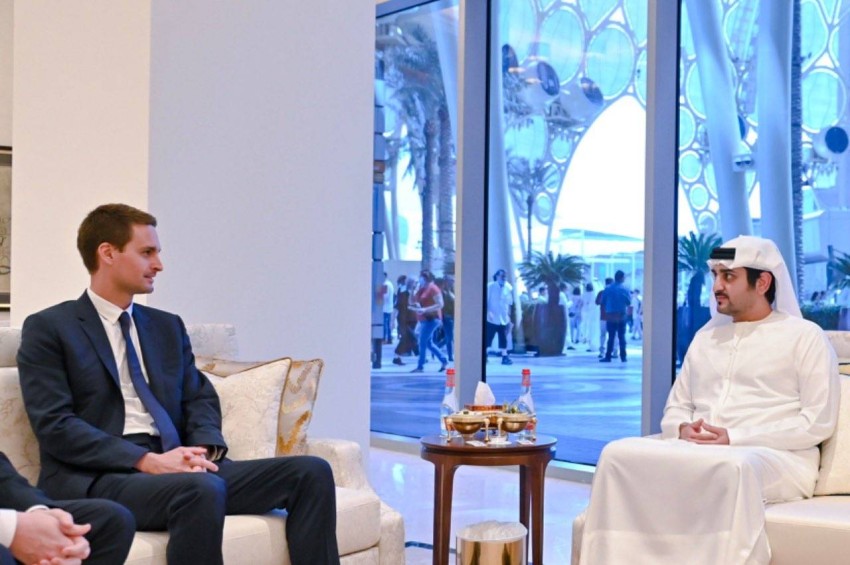 مكتوم بن محمد يستقبل الشريك المؤسس والرئيس التنفيذي لشركة سناب شات العالمية