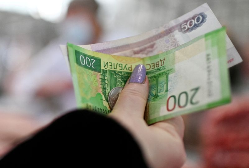 عاجل: الروبل يكتسح سيد العملة .. أعلى سعر في 27 شهرا 3 عاجل: الروبل يكتسح سيد العملة .. أعلى سعر في 27 شهرا